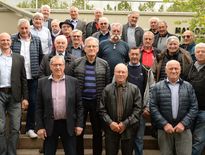 Au premier rang (de gauche à droite) : Patrick Tabacco, Alain Bergamasco, Denis Di Marchi, Léon Morelatto. Au deuxième rang : Claude Spanghero, Jo Dalla Riva, Chrisian Duffaut, Victor Saltarel, Louis Bianhini, Gérard Portolan. Au troisième rang : André Bacchichetti, Dino Pontello, José Artero, René Gallo. Au quatrième rang : Walter Spanghero, Louis Pons (ancien directeur commercial de Midi Olympique), Christian Breseghello, Ercole Trainini. Au cinquième rang : Laurent Spanghero, Antoine Bertoldo, Franco Piccoli, Serge Raballo, Jean Pierre Bianchini. Manquent : Franco Zani, Albert Cigagna, Jean-Marie Spanghero, Aldo Gruarin, Thierry Mazet, Marc Dal Maso, Jean-Pierre Guerini, François Larosa et Jacques Ferron. Photo Bernard Garcia