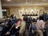 24/05/1999 - Les dirigeants de la RFU annoncent que Dallaglio ne sera plus capitaine de l'équipe d'Angleterre