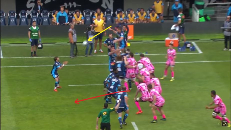 Demis de mêlée : "cibles" à interception ?
