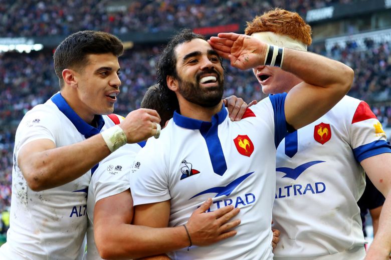 Huget célèbre son essai face à l'Écosse au Stade de France