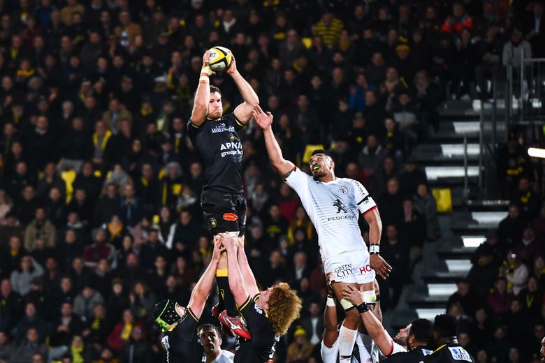 Liebenberg s'imposant dans les airs face à Kaino