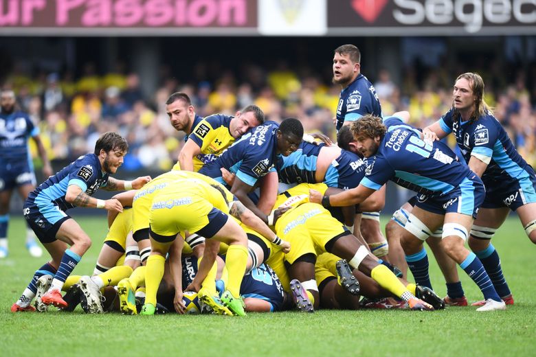 Les packs de Clermont et Montpellier au combat
