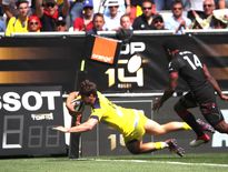 Damian Penaud (Clermont) marquant un essai contre Lyon en demi-finale de Top 14