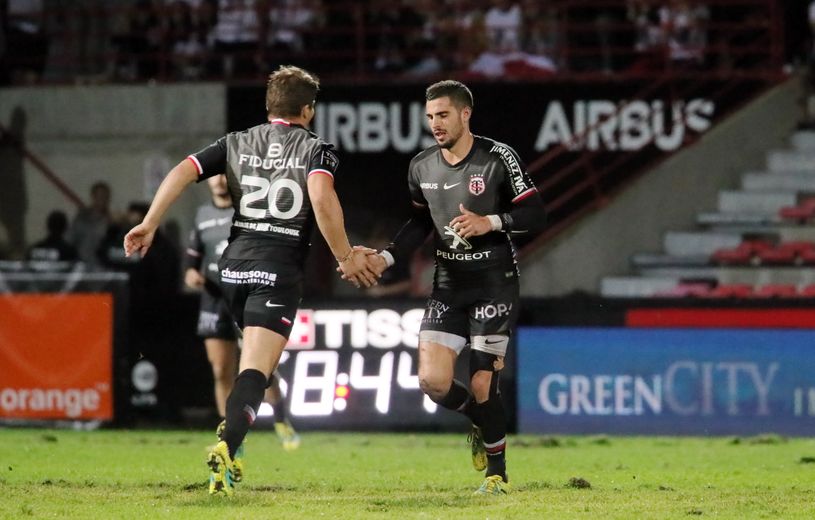 Après s’être croisés contre Agen, Antoine Dupont et Sébastien Bézy se sont congratulés après l’essai du second en demi-finale contre La Rochelle. Photos M. O. - D. P.