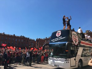 La communion des joueurs avec les supporters toulousains