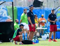 Le coach de l'équipe de France à 7 au bord du terrain
