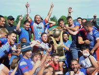 Mâcon a battu sur le fil Cognac-Saint-Jean-d’Angély et soulève le trophée du Challenge Yves-du-Manoir.