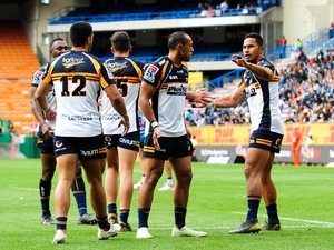 Les Brumbies célébrent un essai de Tom Banks