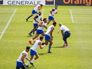 Le préparateur physique Thibault Giroud a commencé à « cuisiner » les joueurs du groupe France sous une forte chaleur.