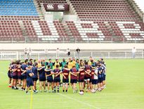 Depuis trois semaines, les Girondins ont remis le bleu de chauffe. Ils débuteront leur série de matchs amicaux par la réception de Toulonnais prêts à se jauger.