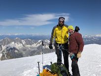 Ce mercredi Carl Hayman en compagnie de son ami l’alpiniste Franck Candelier au sommet du Mont-Blanc. Dernière étape de leur préparation de leur expédition himalayenne.