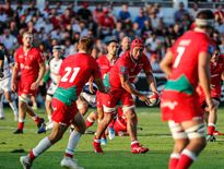 Les Biarrots de Leroy Houston, ici balle en main, veulent basculer vers le haut du classement et sont conscients qu’il ne faudra pas reproduire les erreurs entrevues à Vannes. Photo Icon Sport
