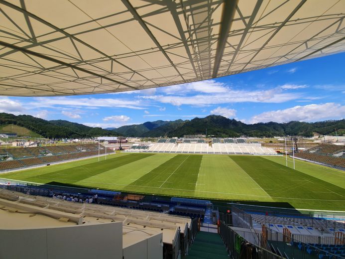 Le stade de Kamaishi, où se disputeront les matchs Fidji - Uruguay et Canada - Namibie, peut accueillir 16 000 personnes. Il a été construit à l’endroit où une école primaire avait été rasée par le tsunami.