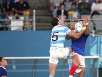 L’arrière argentin Emiliano Boffelli a dominé tous les Français dans les airs et notamment Romain Ntamack sur cette action.