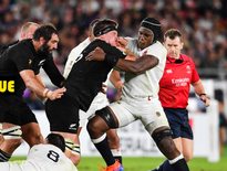 Maro Itoje (Angleterre) face à Scott Barrett (Nouvelle-Zélande)
