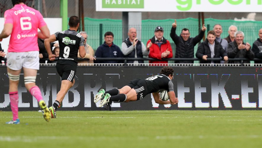 Mathieu Ugalde of Brive scores a try during the French Top 14 match between Brive and Stade Francais on November 5, 2017 in Brive, France. (Photo by Manuel Blondeau/Icon Sport)