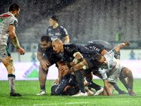 À l’image de ses deux internationaux Emerick Setiano et Sergio Parisse, le RCT a fait preuve de beaucoup de courage pour empocher un succès mérité. Photo Midi Olympique — Patrick Derewiany