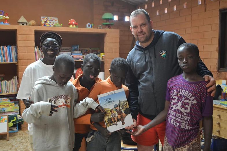 Le XV du Garlaban en voyage humanitaire en Afrique.