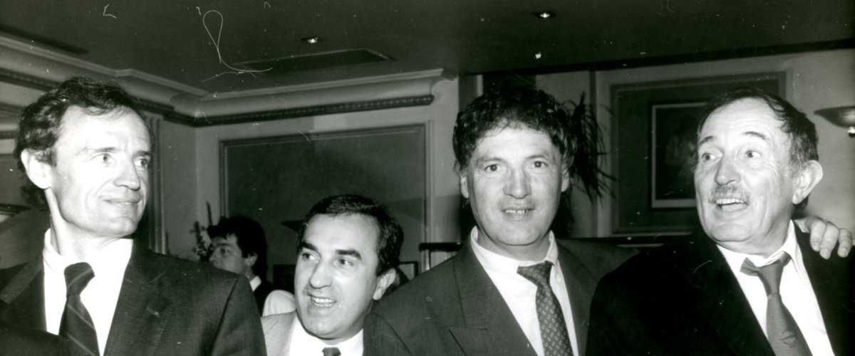 Denis Lalanne, ici avec André Boniface qu’il a tant soutenu. À droite, Denis Lalanne à l’époque où il fêtait ses 90 ans : il était un conteur hors pair tout simplement, servi par la richesse de son vocabulaire et de sa culture. Photo Midi Olympique archives