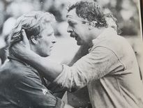 Bill Beaumont faisait largement plus que ses 28 ans. Il commandait un pack de grognards qui vint désosser les avants français au Parc des Princes. Beau joueur, Jean-Pierre Rives lui donna l’accolade.