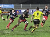 Les Aurillacois et leur numéro huit Shaun Adendorff sont venus à bout de Carcassonnais décevants. Les Cantaliens prennent un peu d’air au classement.
