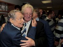 Jean-Pierre Rives avec Serge Kampf ; à droite, Robert Paparemborde, Jean-Pierre Rives et Jean Francois Imbernon, en février 1983, lors d’Irlande - France, Tournoi des 5 Nations.Photos archives Midol et Icon Sport