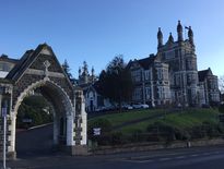L’Otago Boys High School à Dunedin a accueilli les plus grandes personnalités de Nouvelle-Zélande, des Premiers ministres au capitaine emblématique des All Blacks, Richie McCaw.