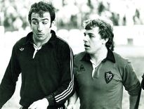 Partenaires en équipe de France, Jean-Michel Aguirre (à gauche), le Bagnérais et Jérôme Gallion (à droite), le Toulonnais étaient adversaires en club malgré la profonde amitié qui s’était créée entre eux. Photos archives Midi Olympique