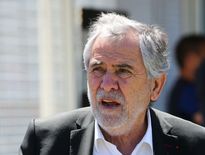 L’ancien président du Stade toulousain, René Bouscatel a fait son entrée dans le jeu mais le camp de Christophe Dominici assure continuer le combat.