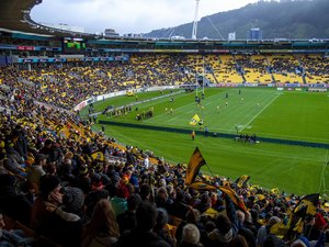 Après deux mois sans rugby, les supporters avaient soif de retrouver leurs équipes fétiches. Et les voilà de retour en masse dans les stades, comme ici lors de Hurricanes - Crusaders samedi dernier. Photo Icon Sport