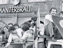 1979 reste dans les annales du rugby français avec un Narbonne au sommet de son art, vainqueur de cinq titres en cette saison 1978-1979, dont celui de champion de France, avec un Bouclier de Brennus honoré comme il se doit dans les rues de la cité audoise, et le challenge Du-Manoir, en finale contre face à Montferrand.