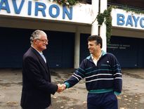 De Jean Dauger (en haut avec Christian Belascain, puis à droite en jeu), à Vincent Etcheto (en bas à droite) en passant par Roger, ce sont trois générations qui sont passés par l’Aviron bayonnais. Photo archives Midol, Pablo Ordas et DR