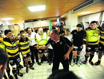 éric Béchu fut la figuretotémique du Sporting Club Albigeois durant les années 2000. Très proche de ses joueurs dont il savait tirerla meilleure implication,il imprima un style sansfioriture au jeu de son équipe mais terriblement efficace face à ses adversaires jusqu’aux meilleuresformations de l’élite du rugby français.Il croisa ainsi son amiFabien Galthié qu’il rejointà Montpellier.Photos archives Midi Olympique