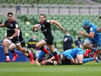 Replacé à l’ouverture, Goode a inscrit la bagatelle de 19 points, concluant l’extrême domination des Sarries. Dans tous les compartiments du jeu les Leinstermen ont semblé dépassés.