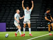 Juan Imhoff célèbre son essai face aux Saracens.