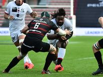 Mathieu Bastareaud ( Lyon) face à Toulouse.