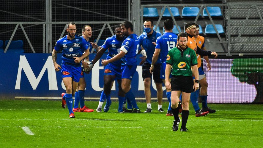 Team Castres celebrate his try during the Top 14 match between Castres and Racing 92 at Stade Pierre-Fabre on October 31, 2020 in Castres, France. (Photo by Alexandre Dimou/Icon Sport) - Stade Pierre Fabre - Castres (France)