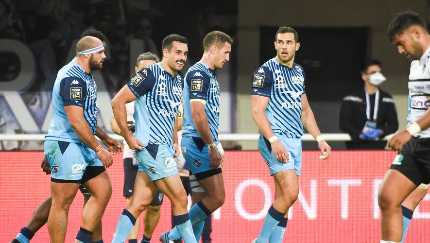 Alex LOZOWSKI of Montpellier celebrates his try with teammates  during the Top 14 match between Montpellier and Brive at Altrad Stadium on October 25, 2020 in Montpellier, France. (Photo by Alexandre Dimou/Icon Sport) - Alex LOZOWSKI - Altrad Stadium - Montpellier (France)