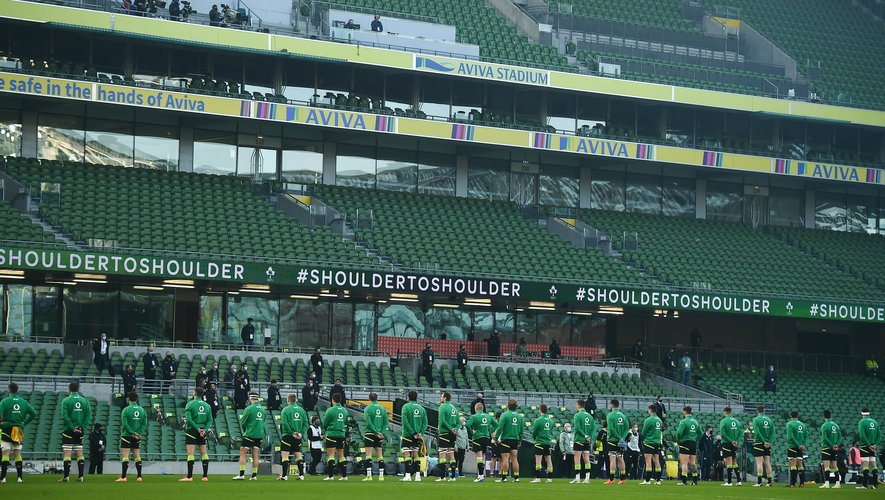 Les joueurs irlandais dans un Aviva Stadium vide.