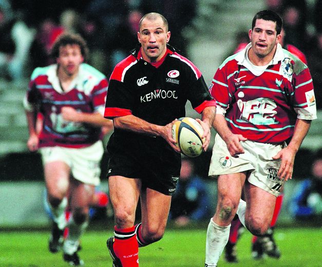 L'international français a évolué sous les couleurs des Saracens durant sa carrière.