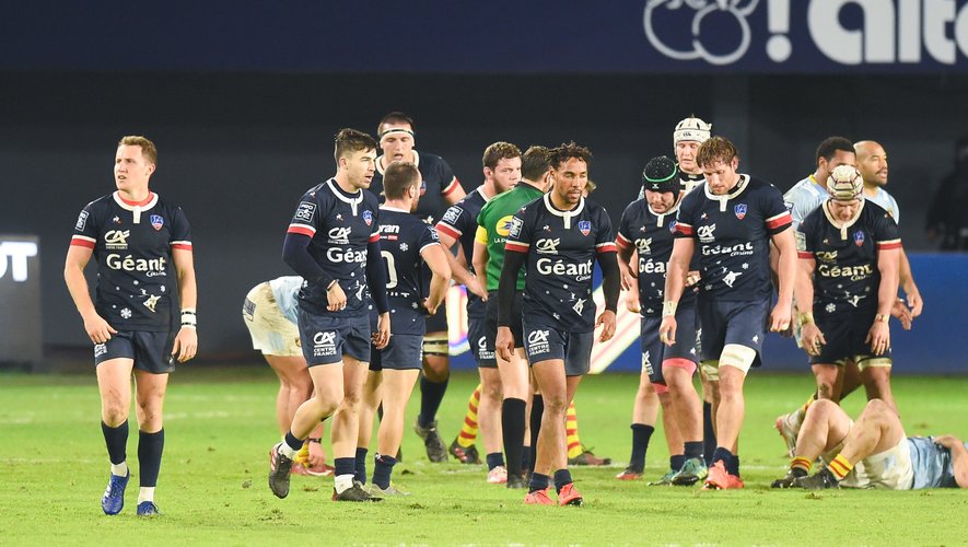 Team of Aurillac looks dejected  during the Pro D2 match between Perpignan and Aurillac at Stade Aime Giral on November 27, 2020 in Perpignan, France. (Photo by Alexandre Dimou/Icon Sport) - --- - Stade Aime Giral - Perpignan (France)