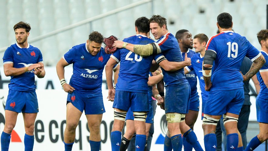Dylan CRETIN of France and Bernard LE ROUX of France celebrate during the RBS Six Nations match between France and Ireland at Stade de France on October 31, 2020 in Paris, France. (Photo by Sandra Ruhaut/Icon Sport) - Bernard LE ROUX - Dylan CRETIN - Stade de France - Paris (France)