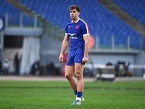 Fabien Galthié a procédé à cinq changements pour composer le XV de France qui va affronter l'Irlande dimanche. Penaud et Jelonch vont débuter, tandis que Atonio, Bouthier et Mauvaka arrivent sur le banc.