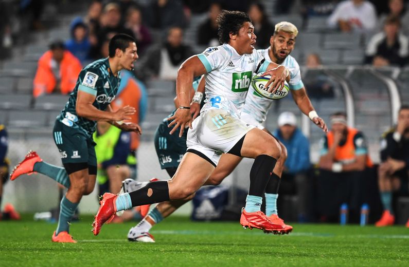 La jeune pépite Néo-zélandaise, Caleb Clarke, face aux Highlanders