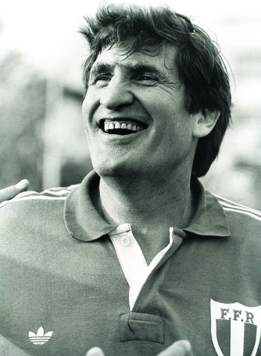 En haut, Walter Spanghero a été, en 1968, du premier grand chelem remporté par l’équipe de France. Il a été sélectionné 51 fois sous le maillot bleu et a tenu le capitanat à 11 reprises.