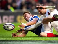 Les Anglais auront la tentation de harceler Antoine Dupont pour le faire sortir de son match. Photo Icon Sport