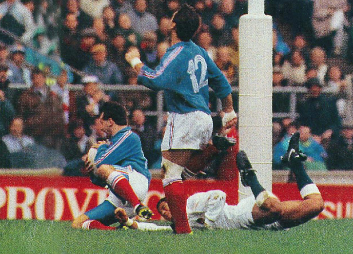 Didier Cambérabéro participa au célèbre essai de Philippe Saint-André à Twickenham en 1991.