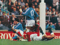 Didier Cambérabéro participa au célèbre essai de Philippe Saint-André à Twickenham en 1991.