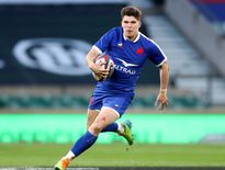 De sa première sélection contre l’Irlande en 2019, au cours de laquelle il s’est gravement blessé au genou, au dernier crunch samedi dernier à Twickenham, Matthieu Jalibert gravit un à un les échelons du rugby international. L’ouvreur de l’UBB doit notamment composer avec la concurrence de Romain Ntamack. Photos Icon Sport