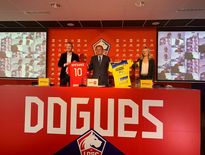 Patrice Bégay, directeur exécutif de Bpifrance, entouré de Olivier Létang (Losc) et Sophie Palisse (Saint-Amand Handball)